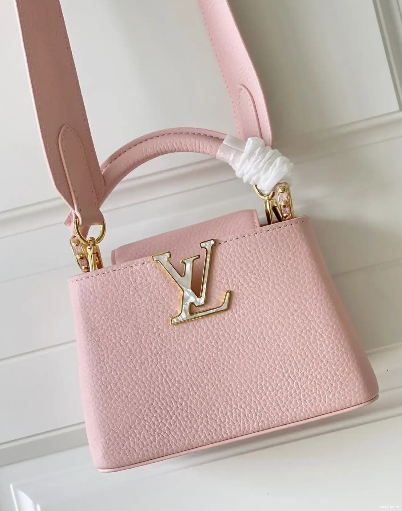 First bag ru LOUIS MINI CAPUCINES VUITTON 0623